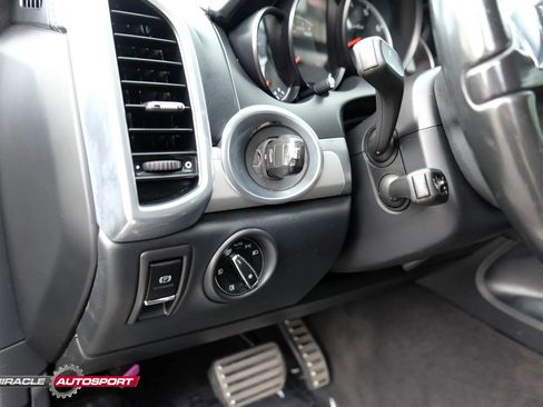 Used 2014 Porsche Cayenne Turbo AWD/4WD image 38
