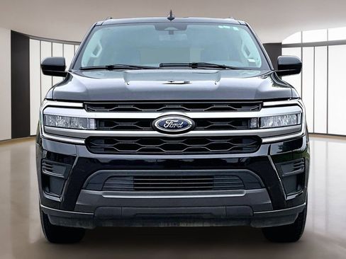 Used 2024 Ford Expedition XLT RWD image 3