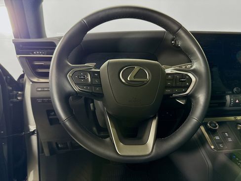 Used 2025 Lexus GX 550 w/ Accessory Package (2T) AWD/4WD image 12