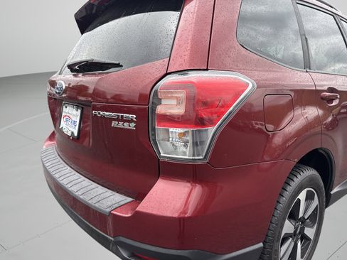Used 2017 Subaru Forester 2.5i Premium w/ All-Weather Package AWD/4WD image 5