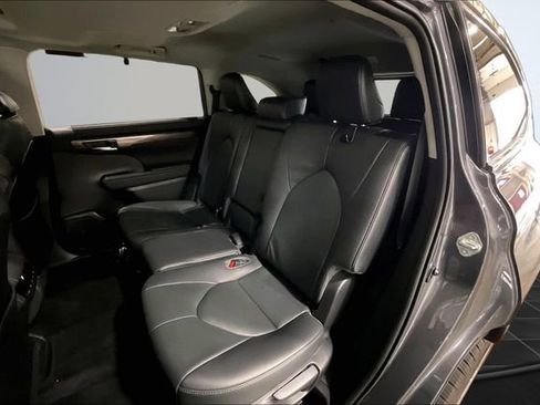 Used 2021 Toyota Highlander Limited image 28