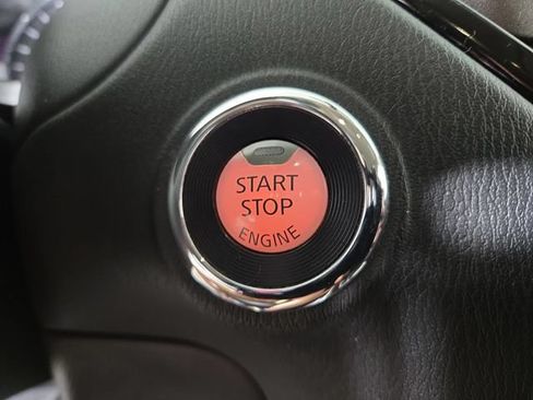 Used 2019 Nissan Pathfinder SV AWD/4WD image 25