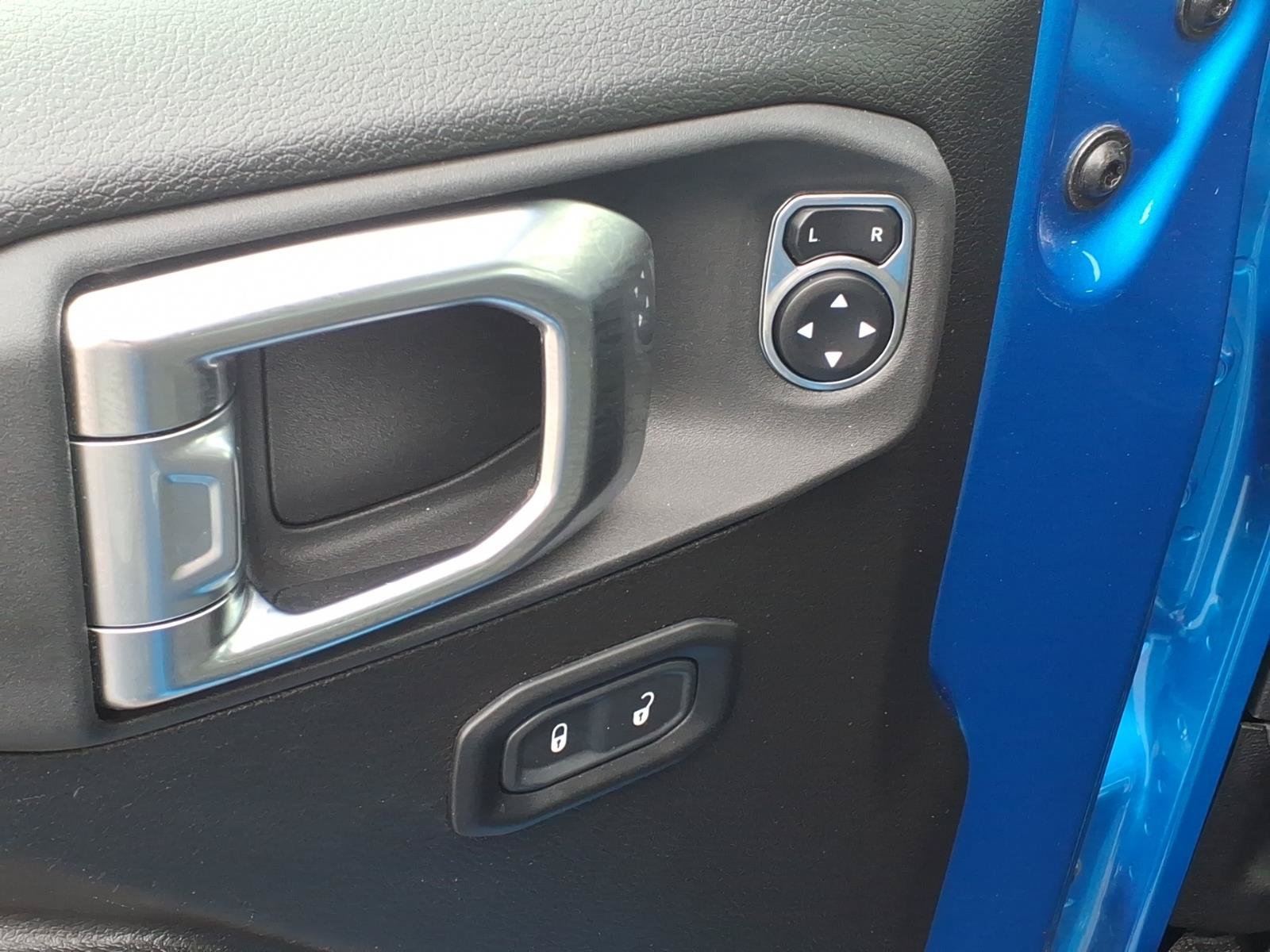 Used 2025 Jeep Wrangler Sport AWD/4WD image 14