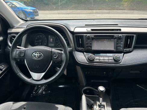 Used 2018 Toyota RAV4 XLE FWD image 32