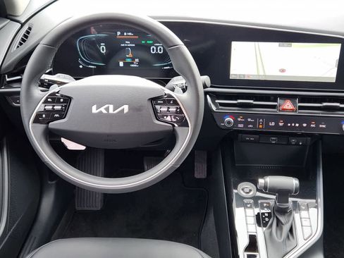 Certified 2024 Kia Niro EX FWD image 24