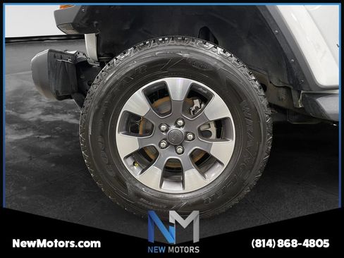 Used 2023 Jeep Wrangler Unlimited Sahara w/ Cold Weather Group AWD/4WD image 14