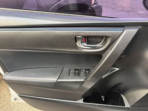 Used 2019 Toyota Corolla SE FWD image 23
