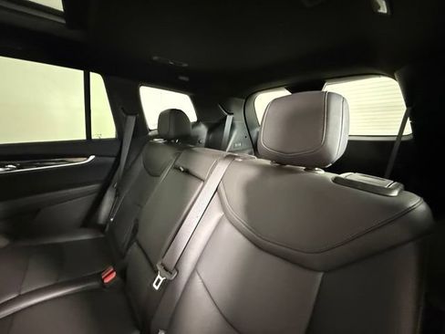 Used 2023 Cadillac XT6 Premium Luxury w/ Technology Package FWD image 25