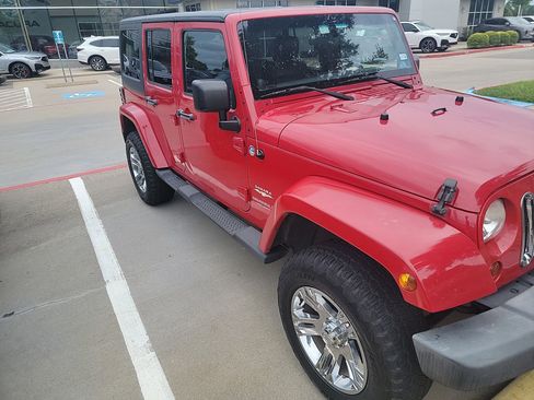 Used 2012 Jeep Wrangler Unlimited Sahara w/ Connectivity Group AWD/4WD image 3