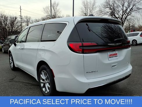 New 2026 Chrysler Pacifica Select image 4