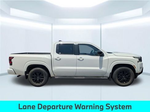Used 2023 Nissan Frontier SV w/ Midnight Edition Package RWD image 8