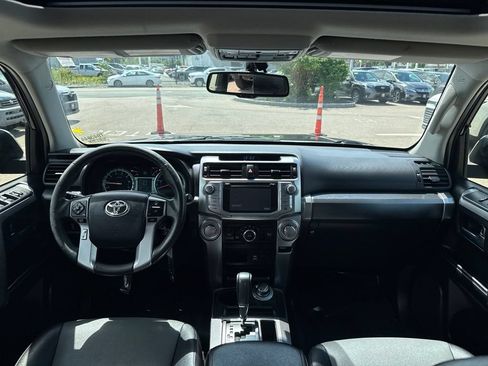 Used 2017 Toyota 4Runner SR5 Premium AWD/4WD image 12