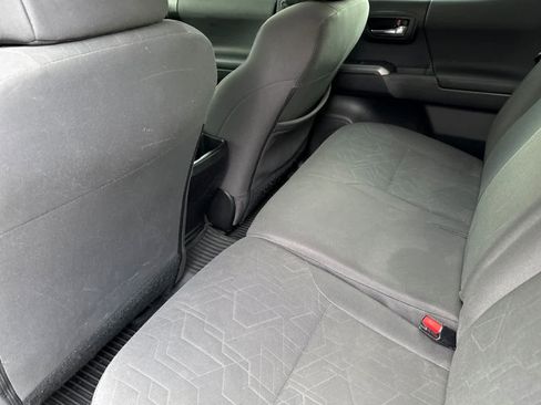 Used 2016 Toyota Tacoma TRD Sport image 13