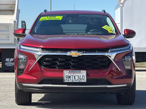 Used 2025 Chevrolet Trax LT w/ Driver Confidence Package FWD image 9