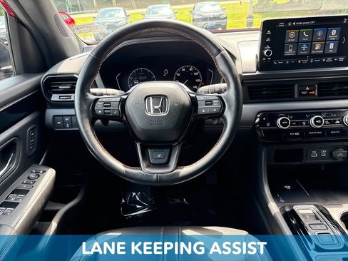 Used 2025 Honda Pilot TrailSport image 18