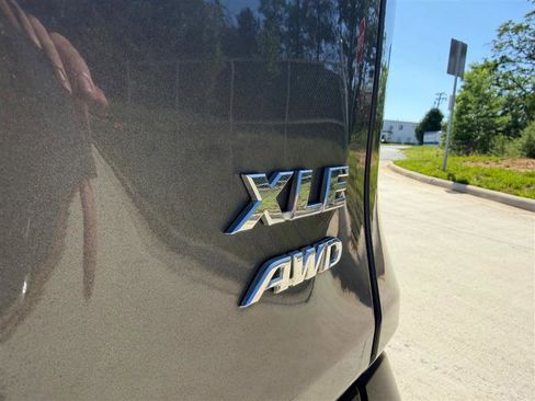 Used 2021 Toyota RAV4 XLE AWD/4WD image 6