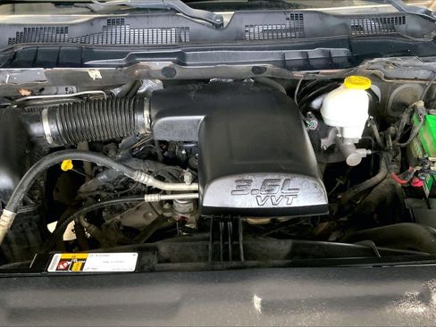 Used 2019 RAM 1500 Tradesman w/ Chrome Appearance Group image 9