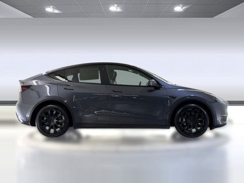 Used 2021 Tesla Model Y Long Range AWD/4WD image 7