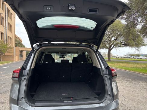 Used 2025 Nissan Rogue SV FWD image 27