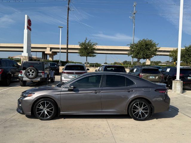 Used 2022 Toyota Camry SE FWD image 7