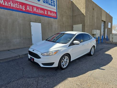 Used 2018 Ford Focus SE image 3