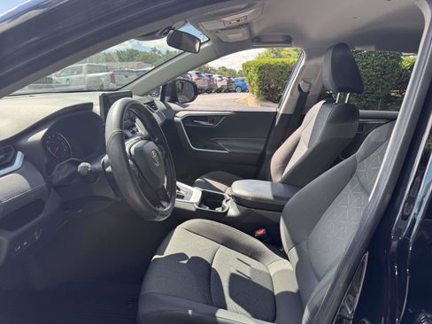 Used 2021 Toyota RAV4 XLE AWD/4WD image 18