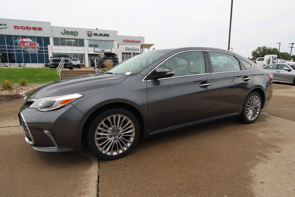 Used 2018 Toyota Avalon Limited w/ All Weather Liner Package FWD image 18