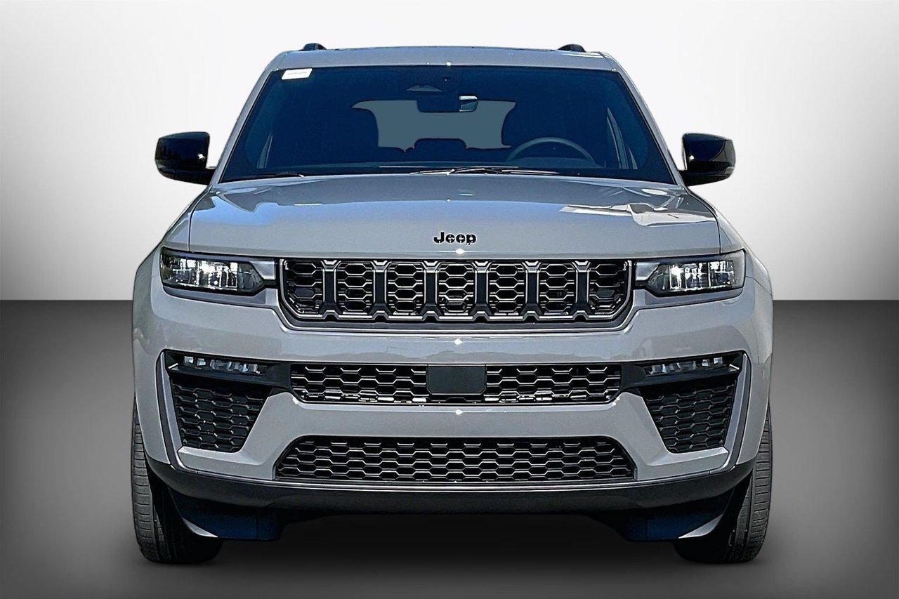 New 2027 Jeep Grand Cherokee Limited w/ Limited Altitude Package RWD image 3