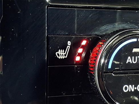 Used 2021 Nissan Rogue SV w/ Premium Package image 16