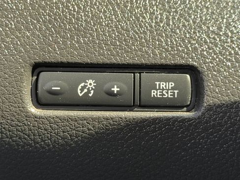 Used 2017 Nissan Rogue S AWD/4WD image 16
