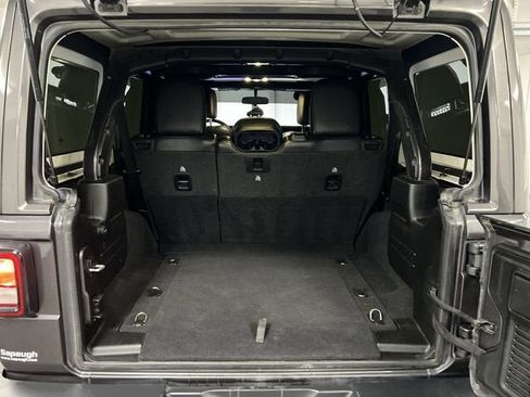 Used 2021 Jeep Wrangler Unlimited Sahara image 25