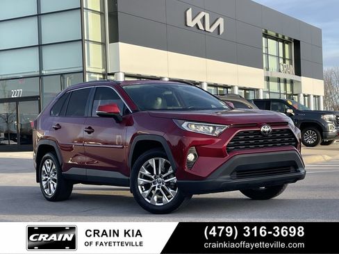 Used 2021 Toyota RAV4 XLE Premium image 1