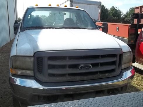Used 2004 Ford F450 XL image 3