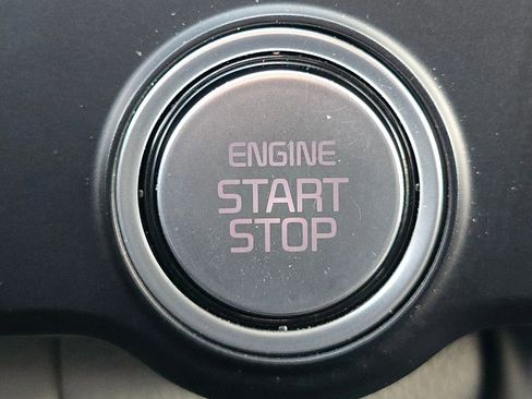 Used 2024 Kia Carnival LX image 31