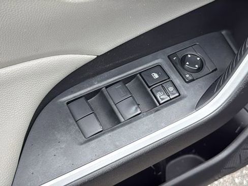 Used 2020 Toyota RAV4 XLE w/ Convenience Package AWD/4WD image 18