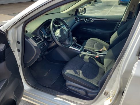 Certified 2019 Nissan Sentra SV FWD image 11