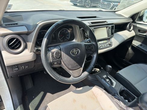 Used 2016 Toyota RAV4 XLE w/ Convenience Package FWD image 4