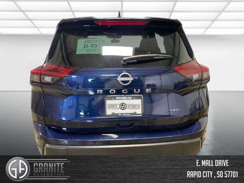 Used 2025 Nissan Rogue SV AWD/4WD image 4