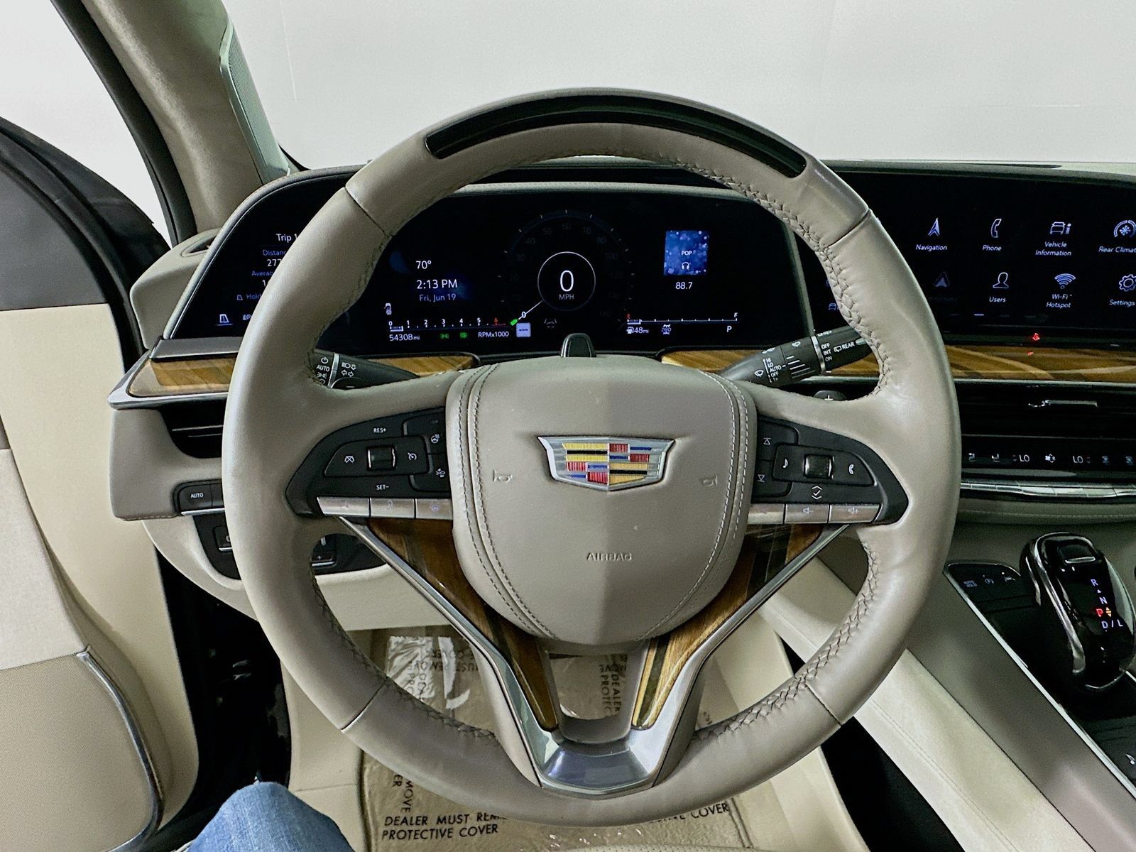Used 2024 Cadillac Escalade Premium Luxury Platinum AWD/4WD image 11