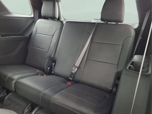 Used 2023 Chevrolet Traverse Premier FWD image 16
