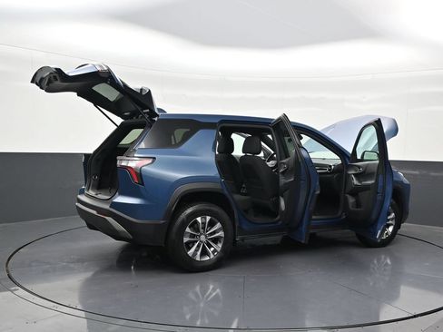 Used 2025 Chevrolet Equinox LT FWD image 35