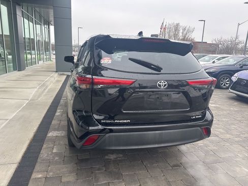Used 2021 Toyota Highlander LE image 18