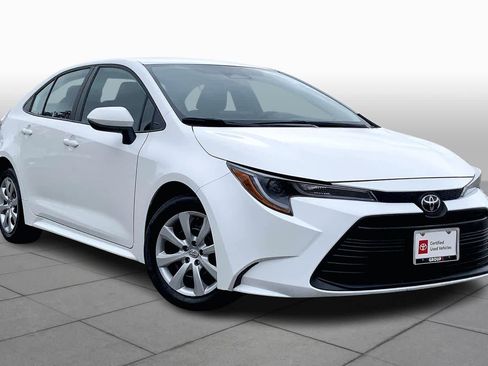 Used 2025 Toyota Corolla LE image 2