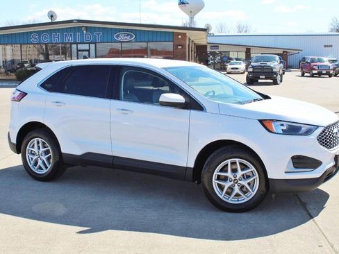 Used 2024 Ford Edge SEL image 3