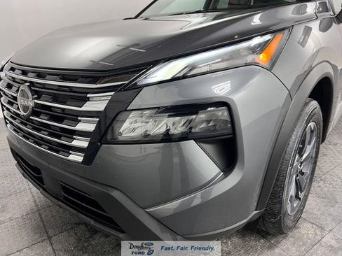 Used 2025 Nissan Rogue SV FWD image 10