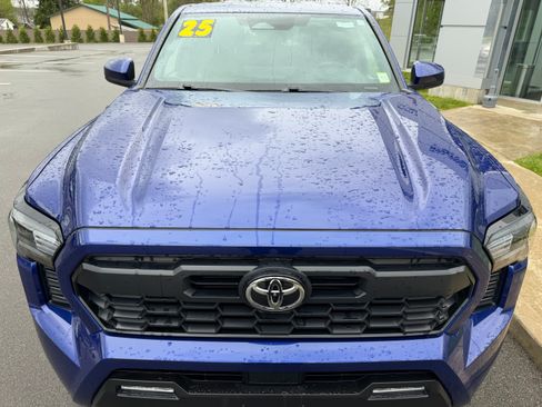 Used 2025 Toyota Tacoma TRD Off-Road AWD/4WD image 5