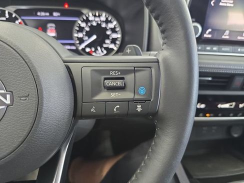 Used 2024 Nissan Rogue SV w/ SV Premium Package AWD/4WD image 18