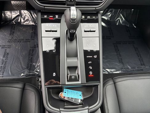 Certified 2026 Porsche Macan Turbo AWD/4WD image 21
