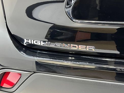 Used 2023 Toyota Highlander XLE image 8