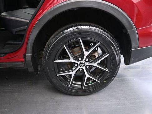 Used 2018 Toyota RAV4 SE w/ Power Extra Value Package FWD image 16